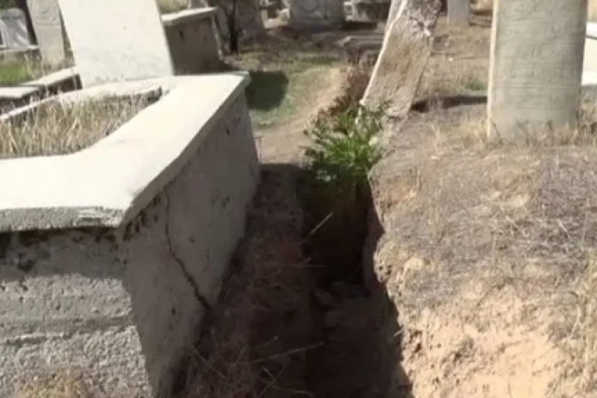 Dev Yarıklar Deprem Habercisi Mi ?