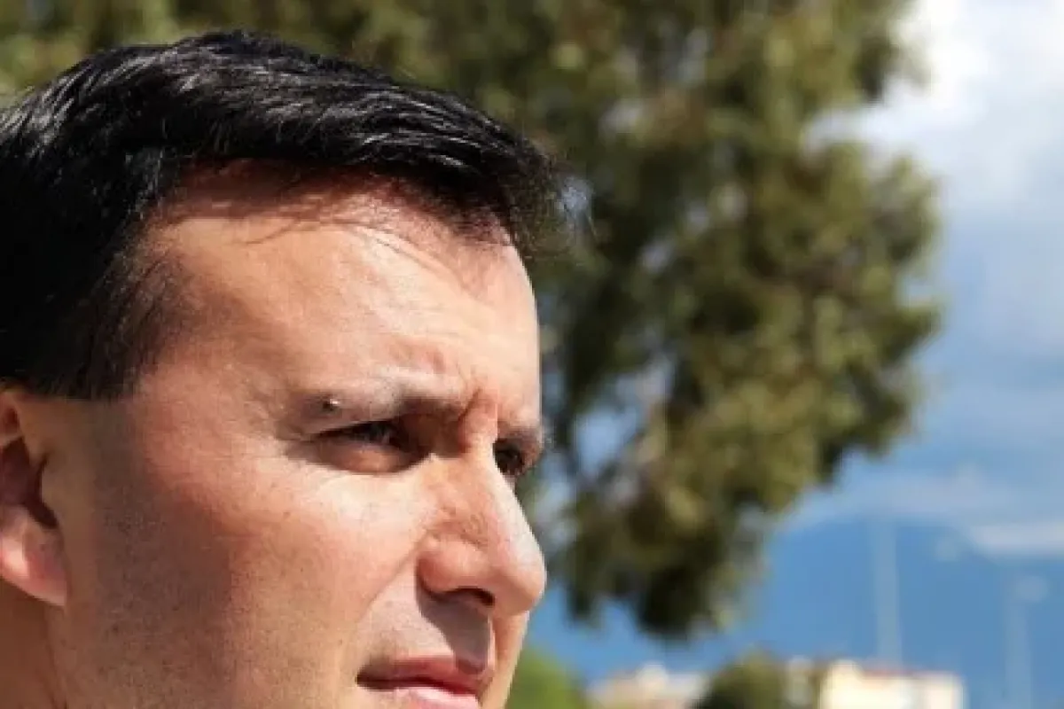 Hem memur hem yazar hem de yönetmen
