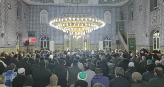 Teravih Öncesi Hafız Esat Tuna’dan Manevi Ziyafet Teravih Öncesi Hafız Esat Tuna’dan Manevi Ziyafet