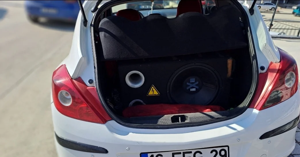 İnegöl'de arabada yüksek sesli müzik dinleme pahalıya mal oldu