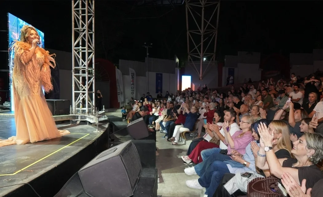 Aslı Hünel’den Açıkhava’da müzik ziyafeti