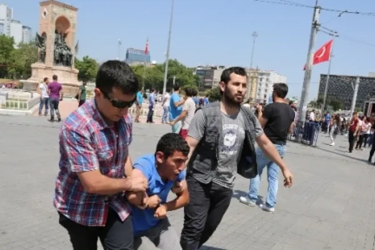 Taksim’de Pankart Gerginliği: 5 Gözaltı