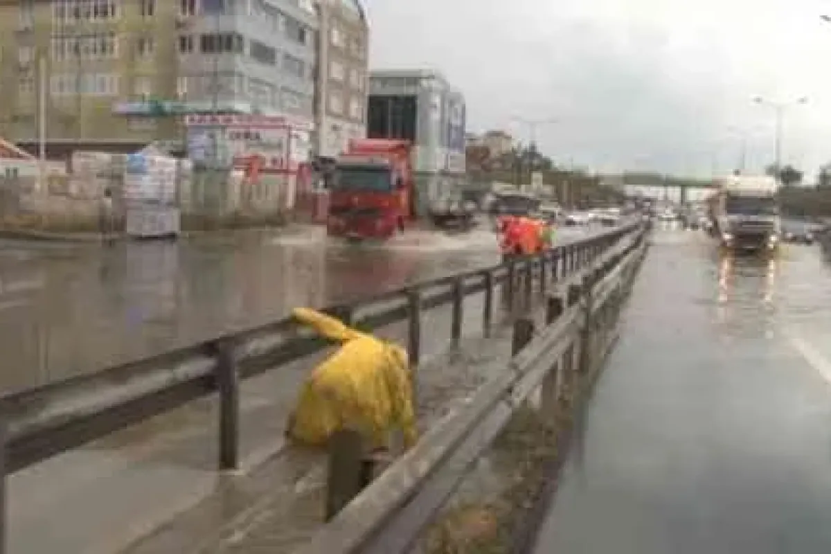Trafikte Yağmur çilesi