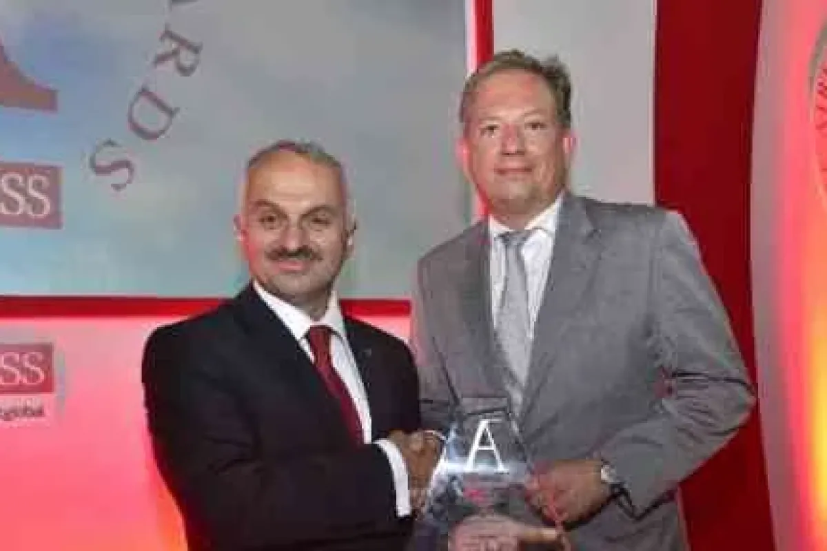 Temel Kotil"e ödül
