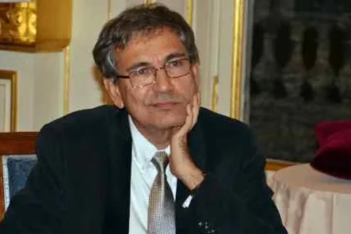 Orhan Pamuk’a Hırsız şoku