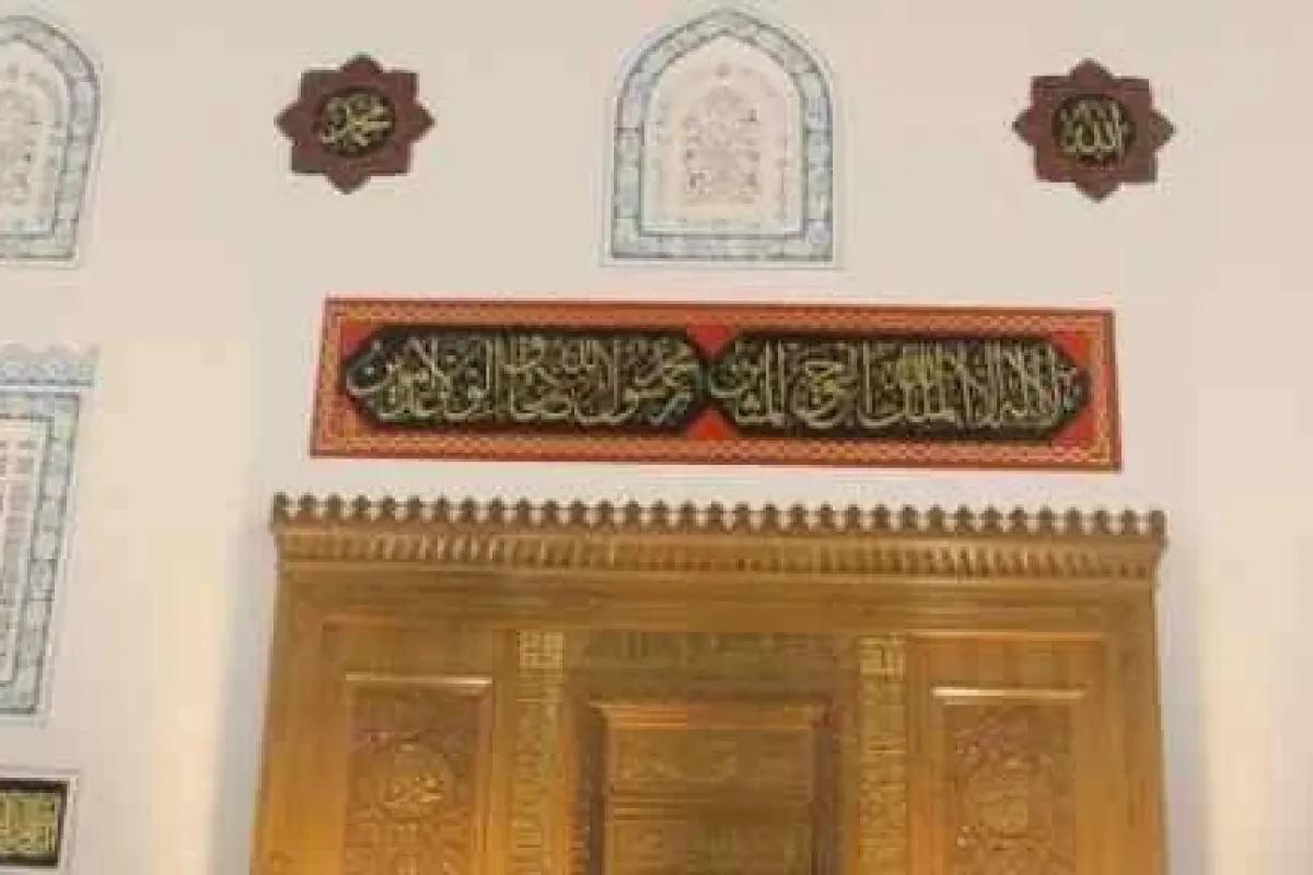 Üzeri açılıp kapatılabilen cami