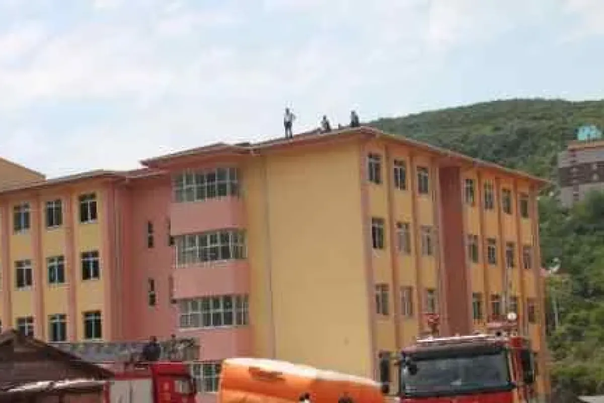 Yeniden çatıdalar