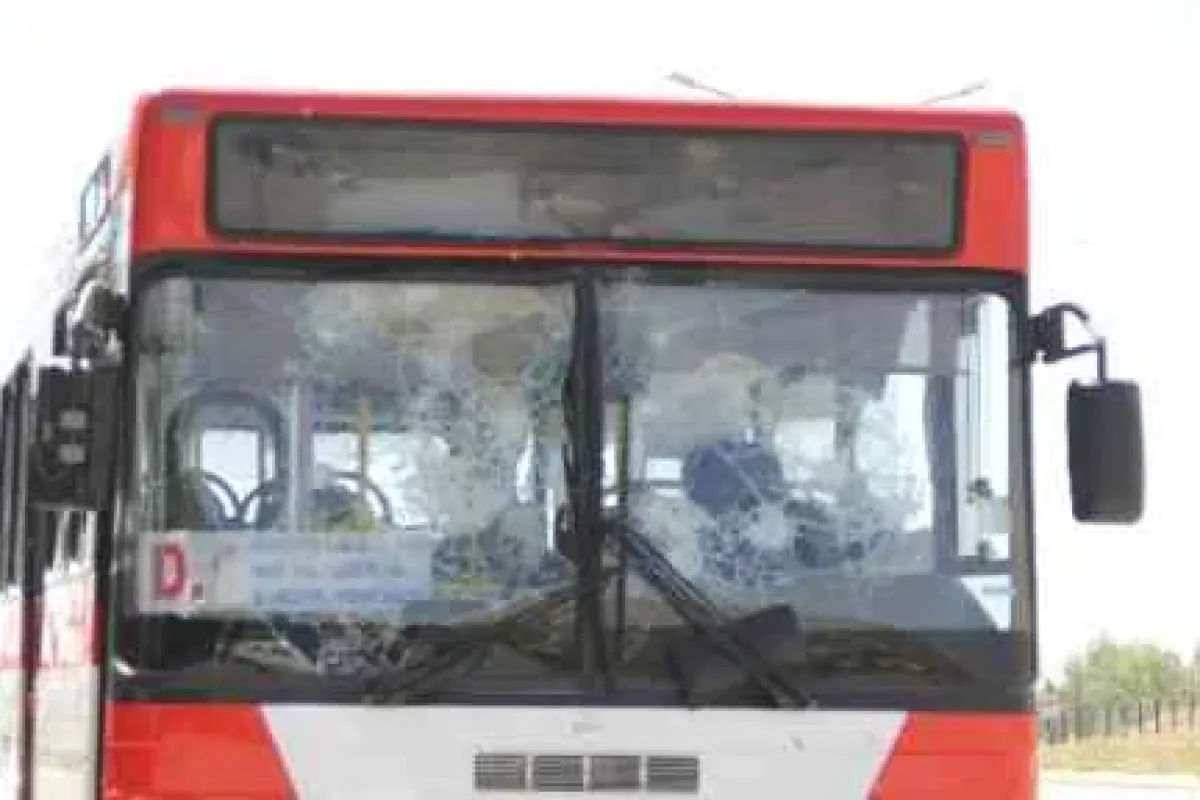Otobüse Taşlı Saldırı