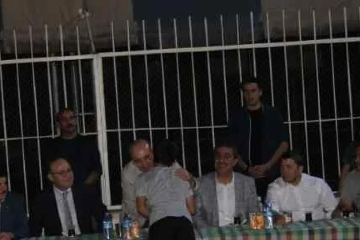 Türkiye şampiyonu Güreşçiyi Kucakladı