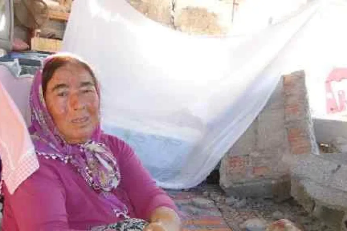 Virajı Alamadı Eve Girdi: 2 ölü, 1 Yaralı