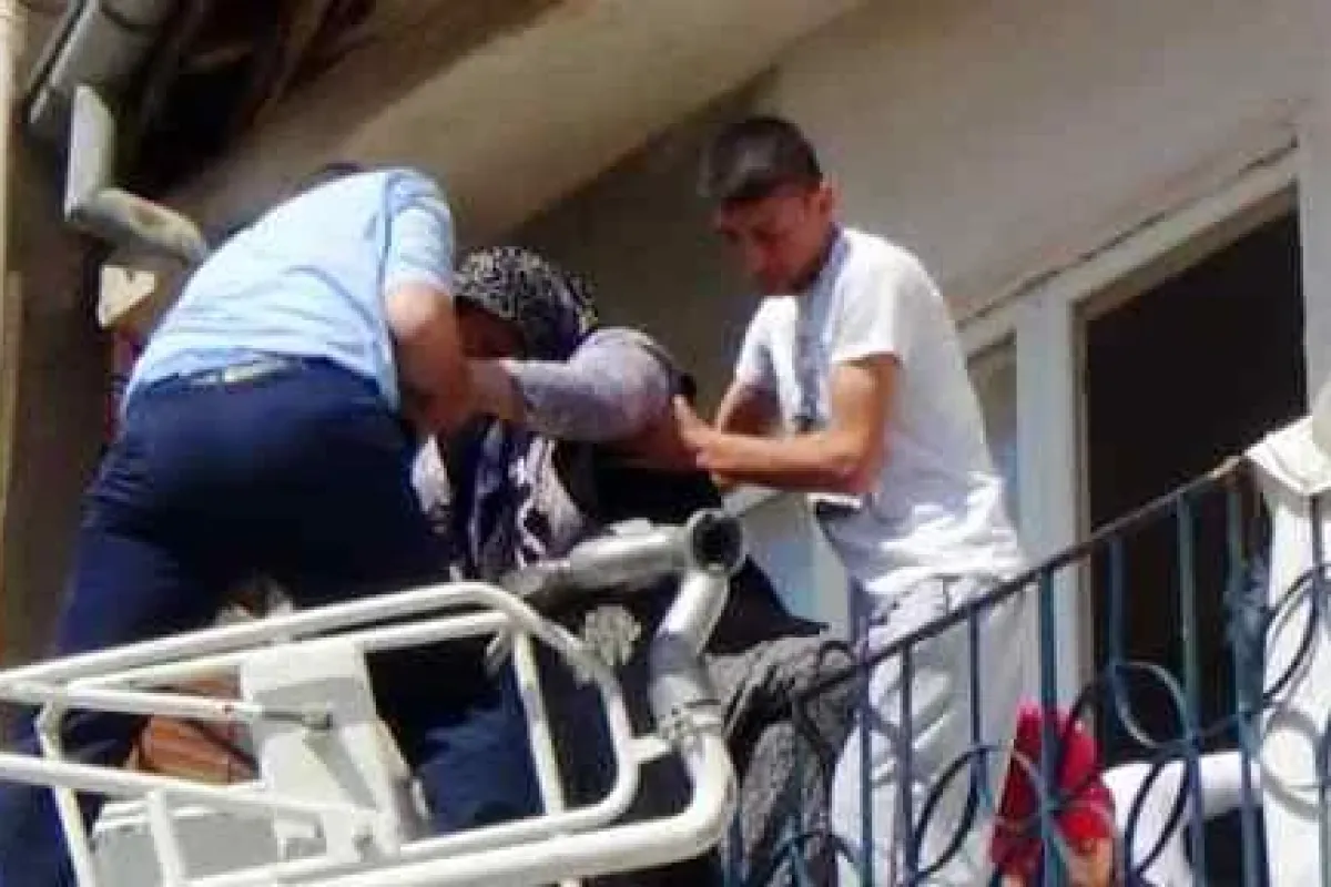 Yangında Bir Aile Mahsur Kaldı