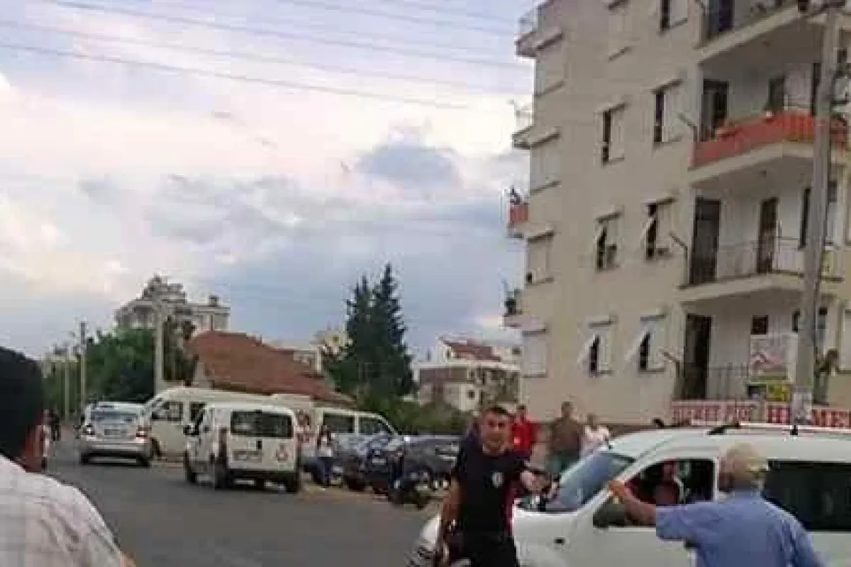 Polis Kendini Silah çekerek Korudu