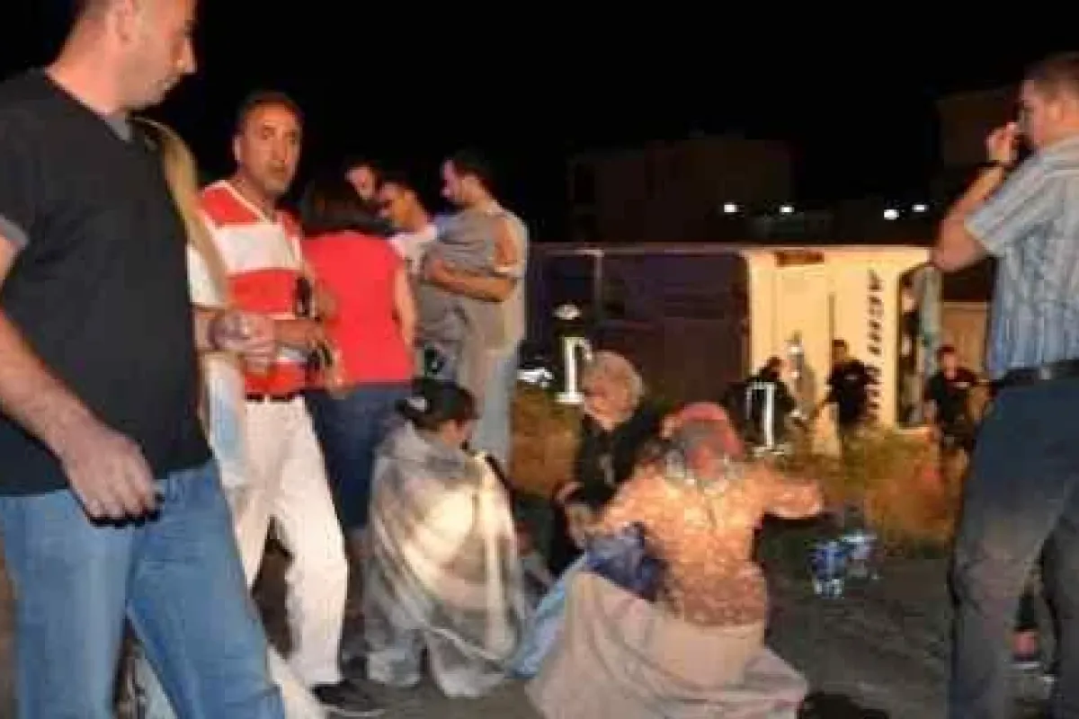 Yolcu Otobüsü şarampole Devrildi: 49 Yaralı
