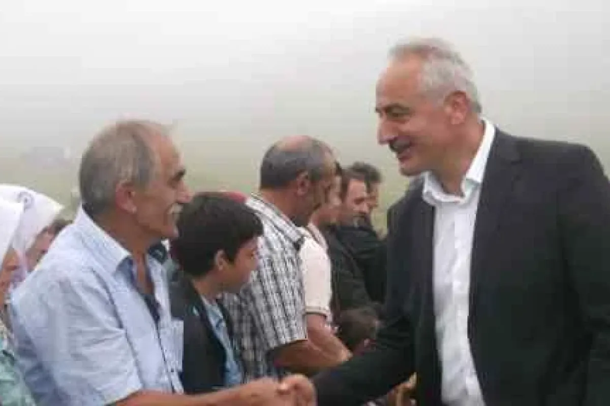 Önce Bayramlaştılar Sonra Eğlendiler