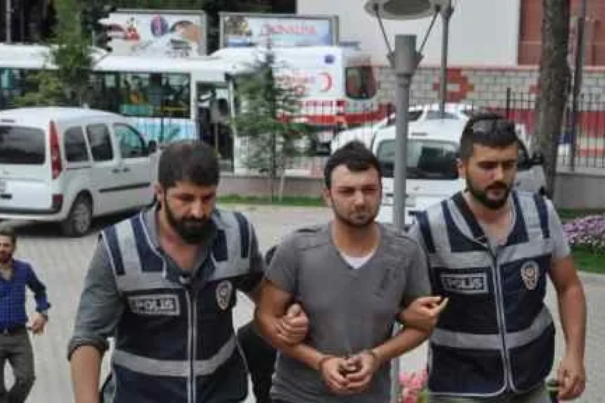 Önce Boğazını Kesti, Sonra Arabasını Kundakladı