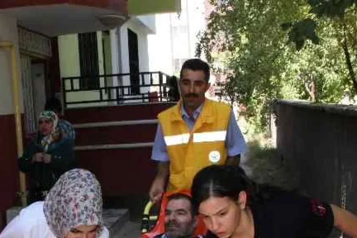 Oy Kullanmaya Ambulansla Geldi