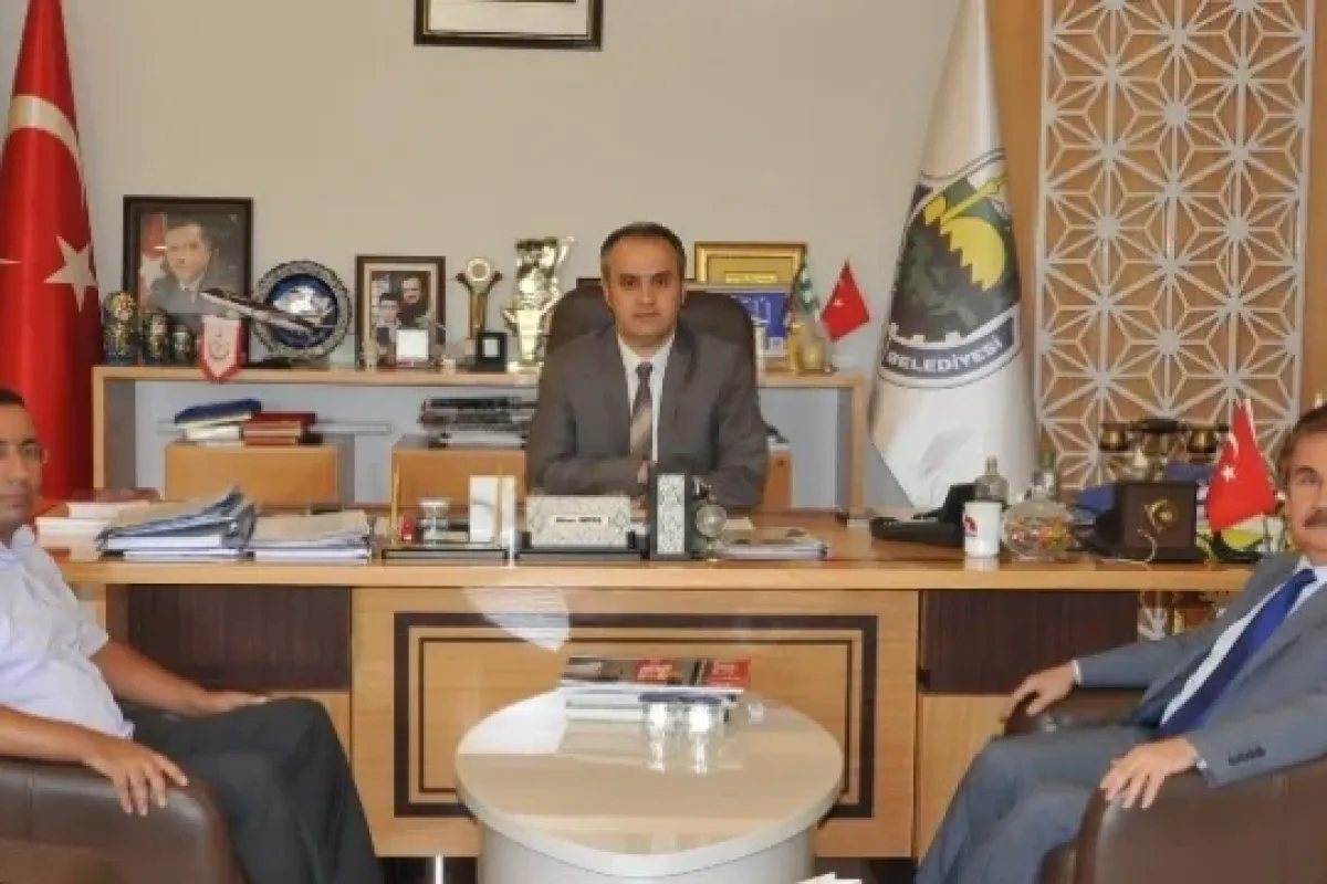 Fakülteye Destek Verenlere Plaket