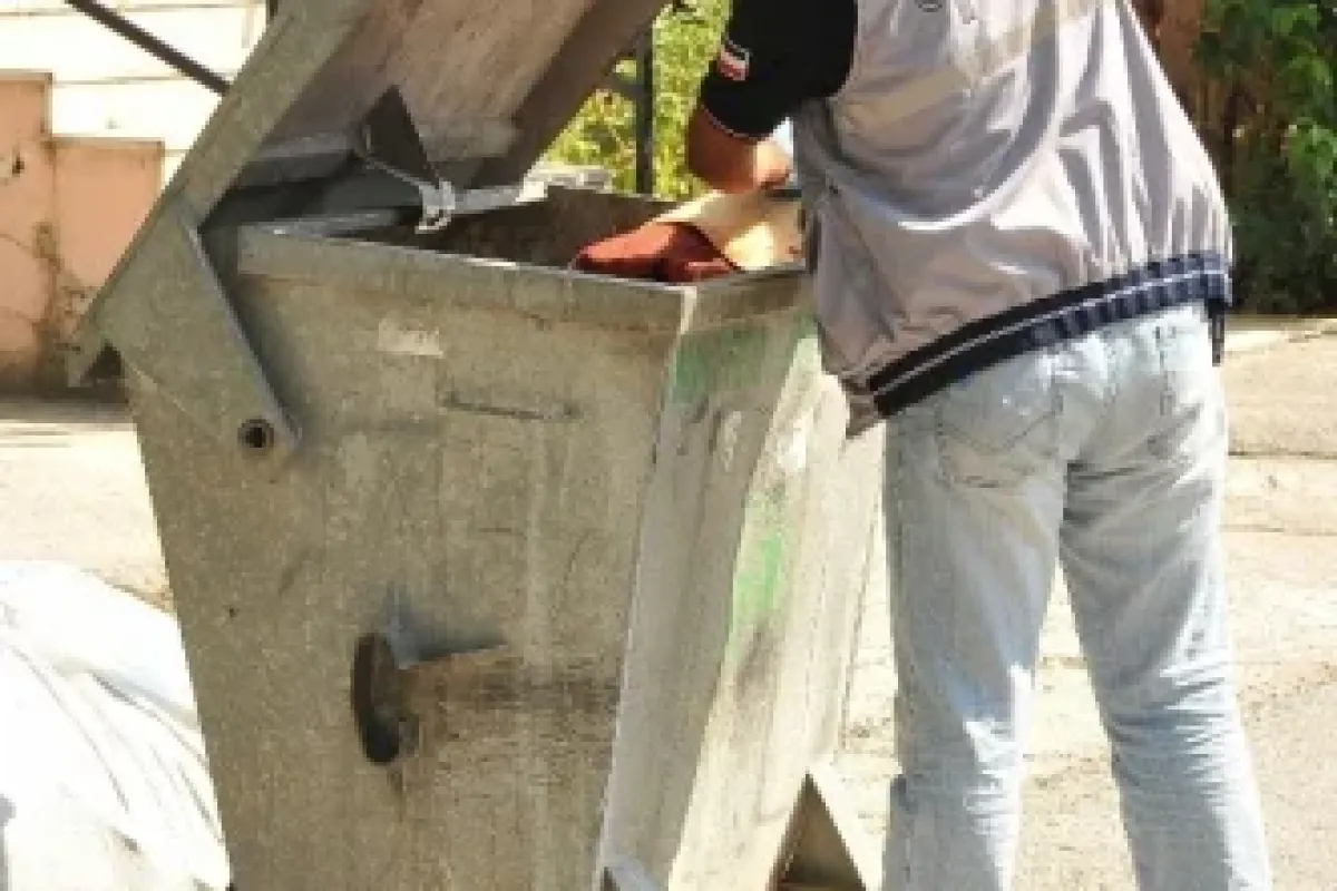 Küçük Kızı Koli Bandı İle Bağlayıp Gasp…