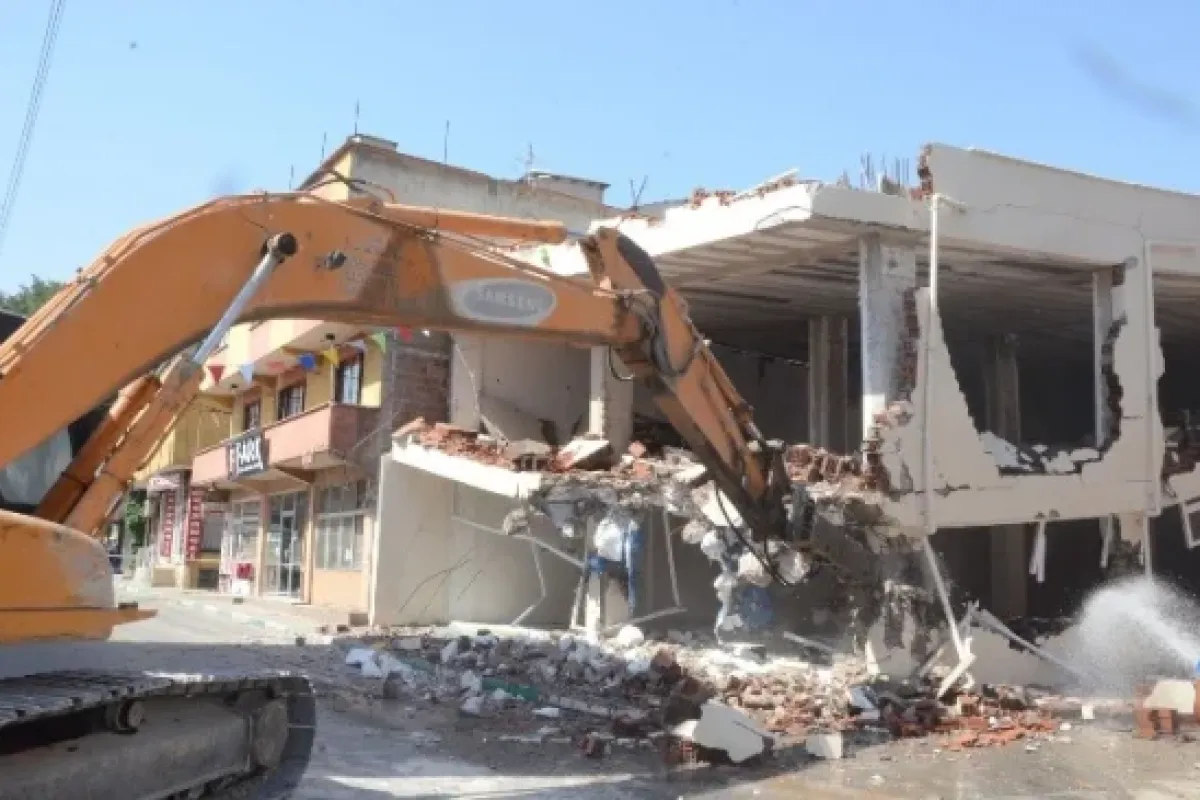 Osmangazi’de Kaçak İş Yeri Yerle Bir Edildi