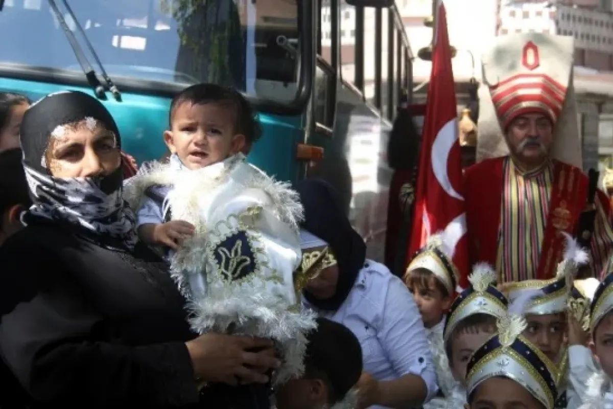 Cami Derneği Yüz Çocuğu Sünnet Ettirdi