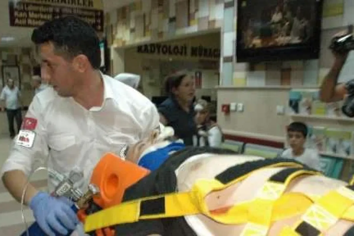 Polis Aracı Kaza Yaptı: 6 Yaralı