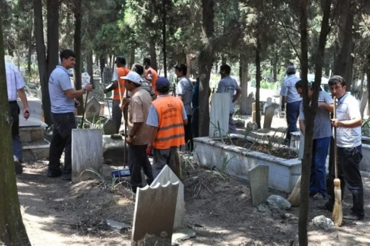 Karacabey’de Mezarlıklara Bakım