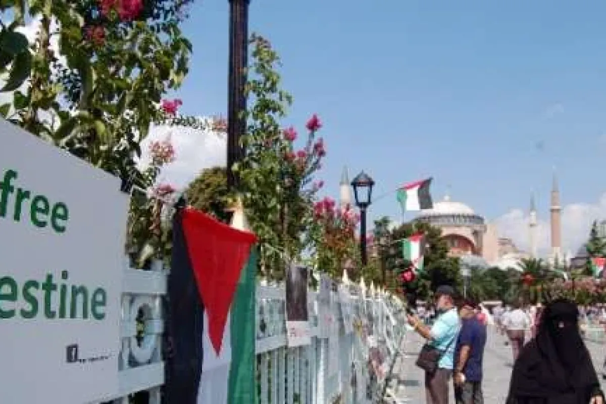 Sultanahmet’e Filistin Standı