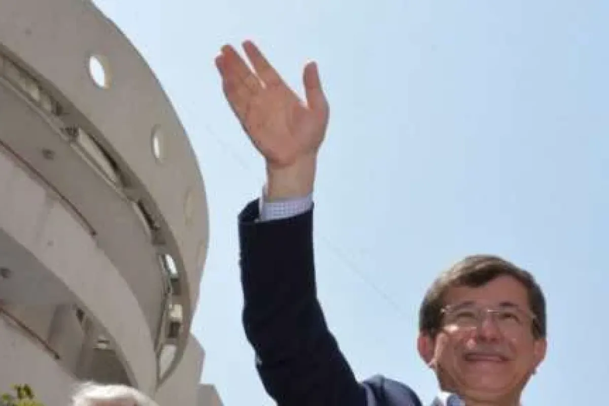 "başbakan Davutoğlu" Tezahüratlarına Yanıt Verdi