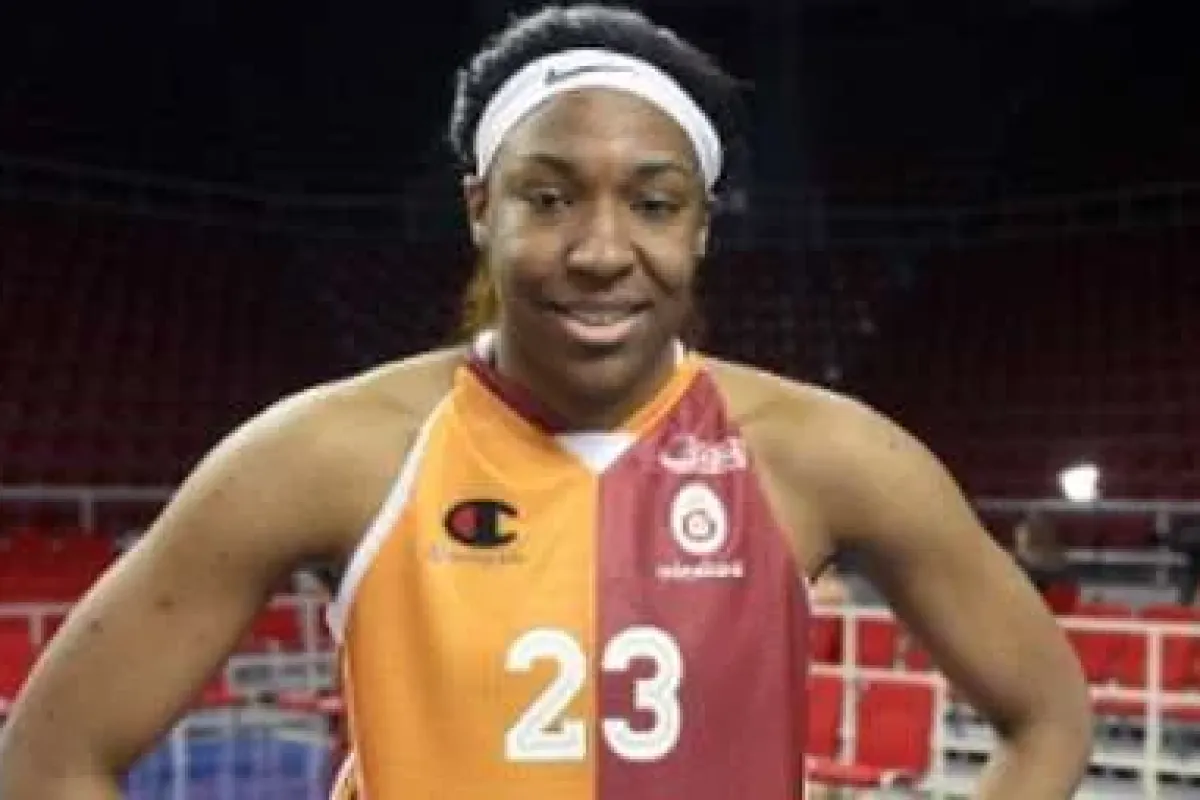Kelsey Bone Ile Sözleşme Yenilendi