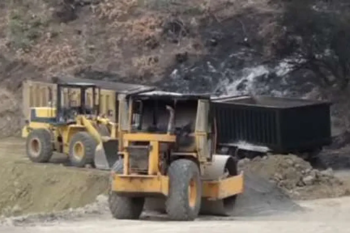 Pkk Yol Kesti, Araç Yaktı
