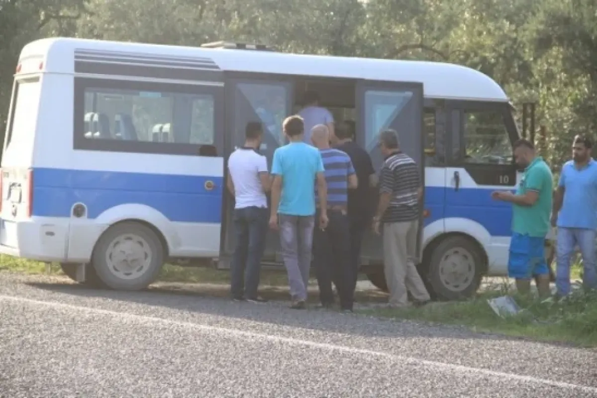 Motosiklet Minibüse Çarptı: 2 Yaralı