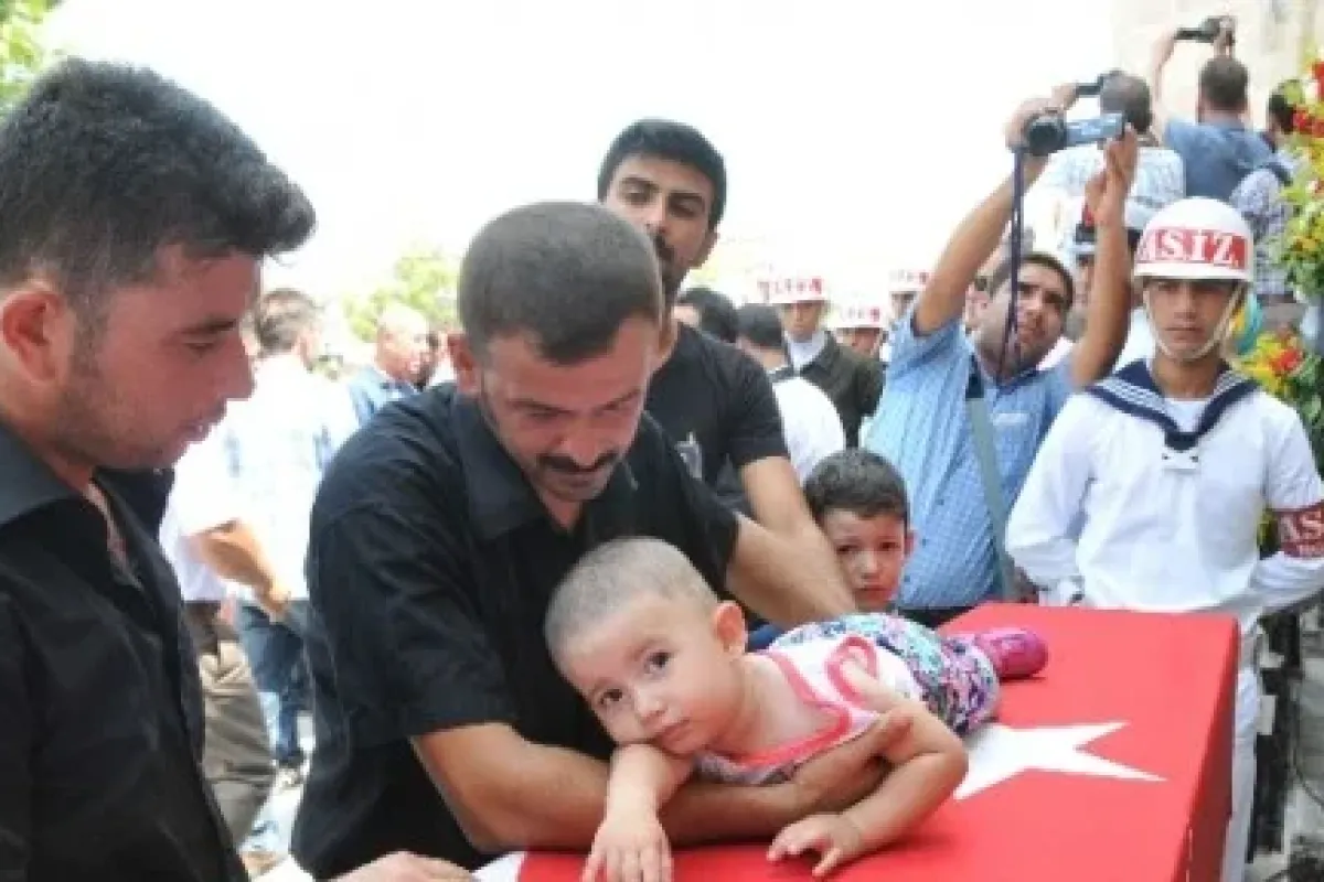 Şehit Babasına Böyle Veda Etti