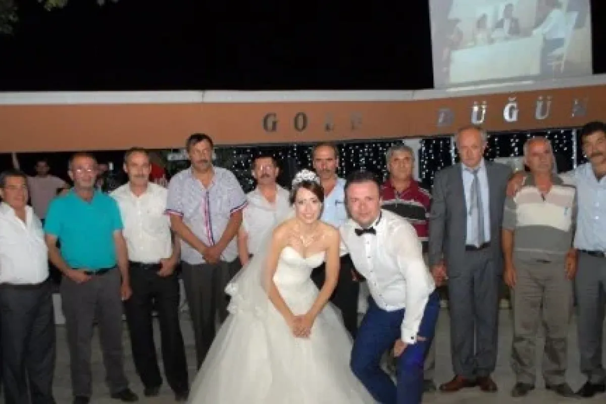 30 Yıl Sonra Düğünde Buluştular