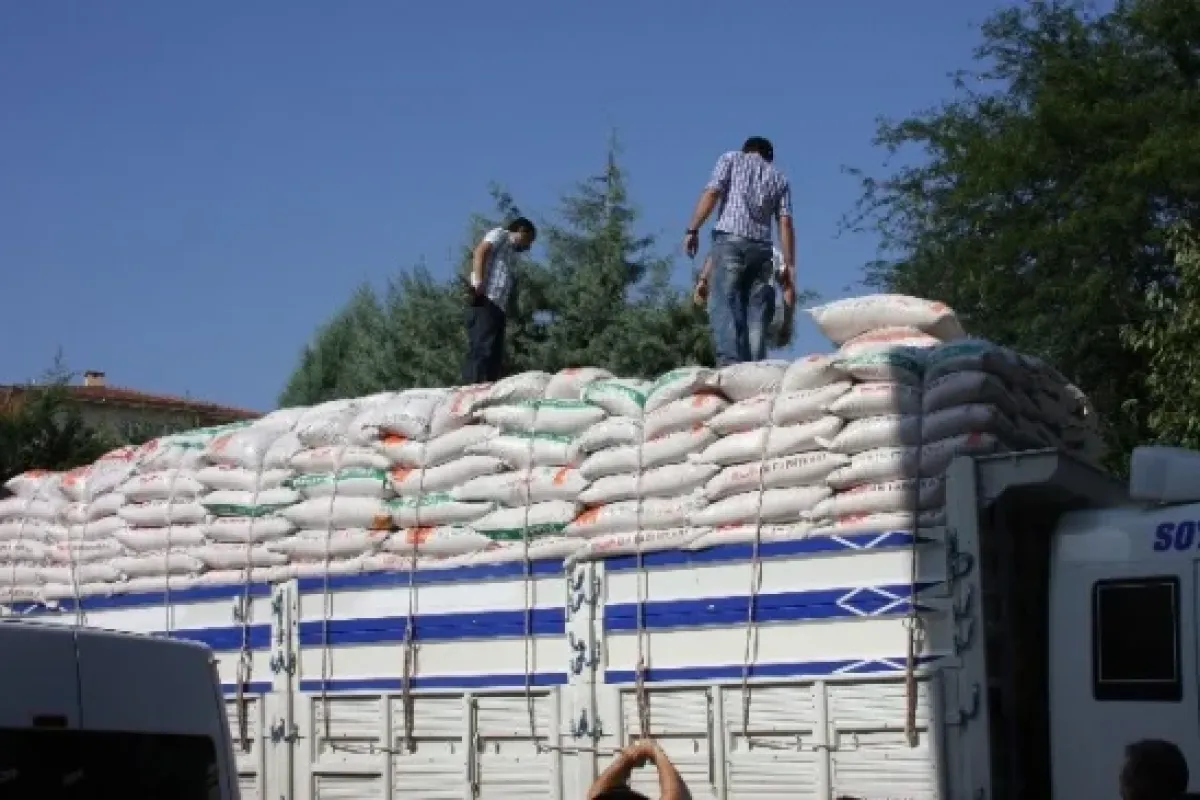Yem Çuvallarından Kaçak Sigara Çıktı