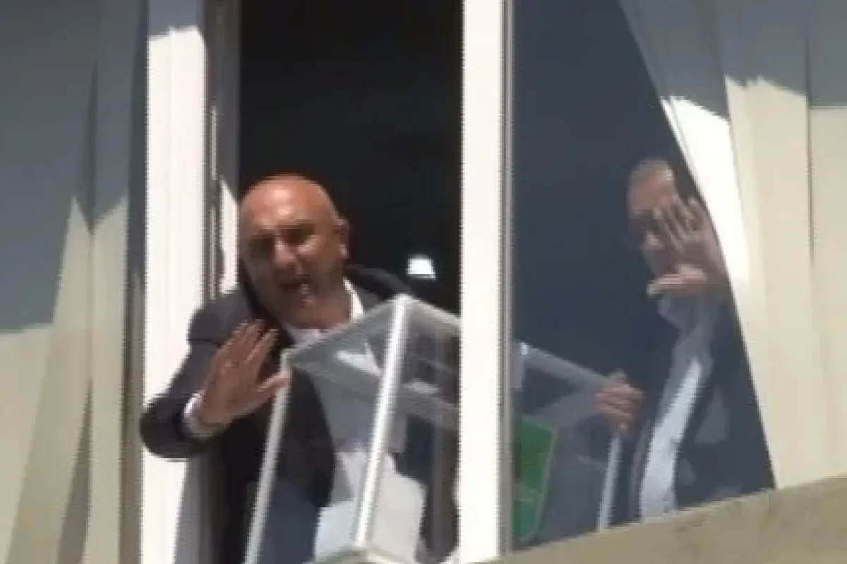 Chp’li Vekil Polisi Görünce Sandığa Sarıldı