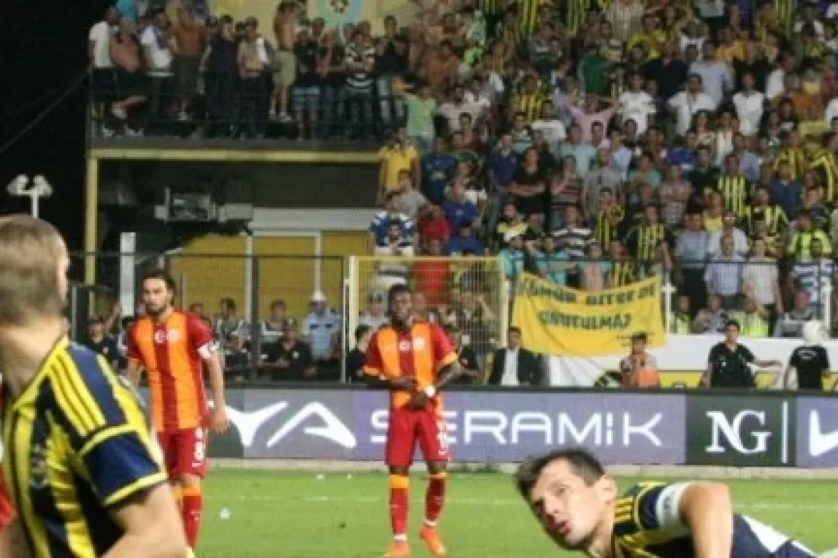 Emre Küfretti Mi?