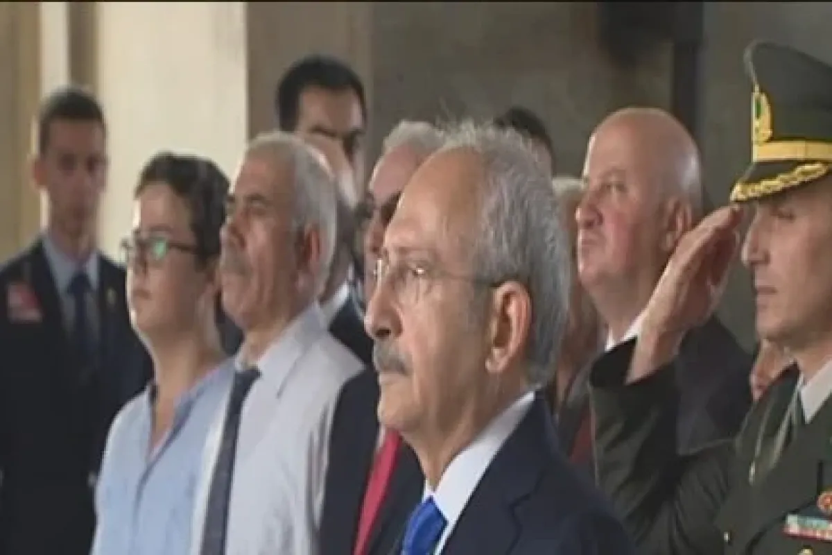 Chp Anıtkabir’de