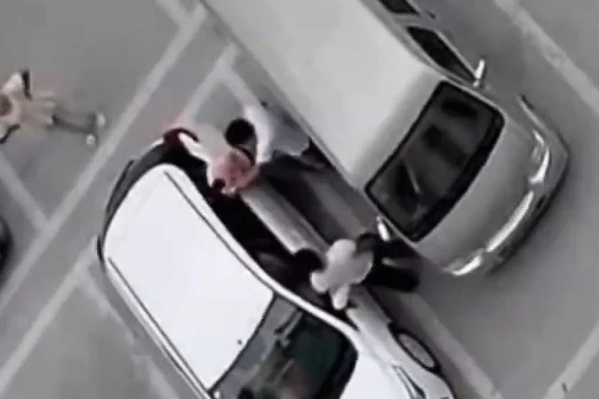 İki Adam (!) Bir Kadını Dövdü