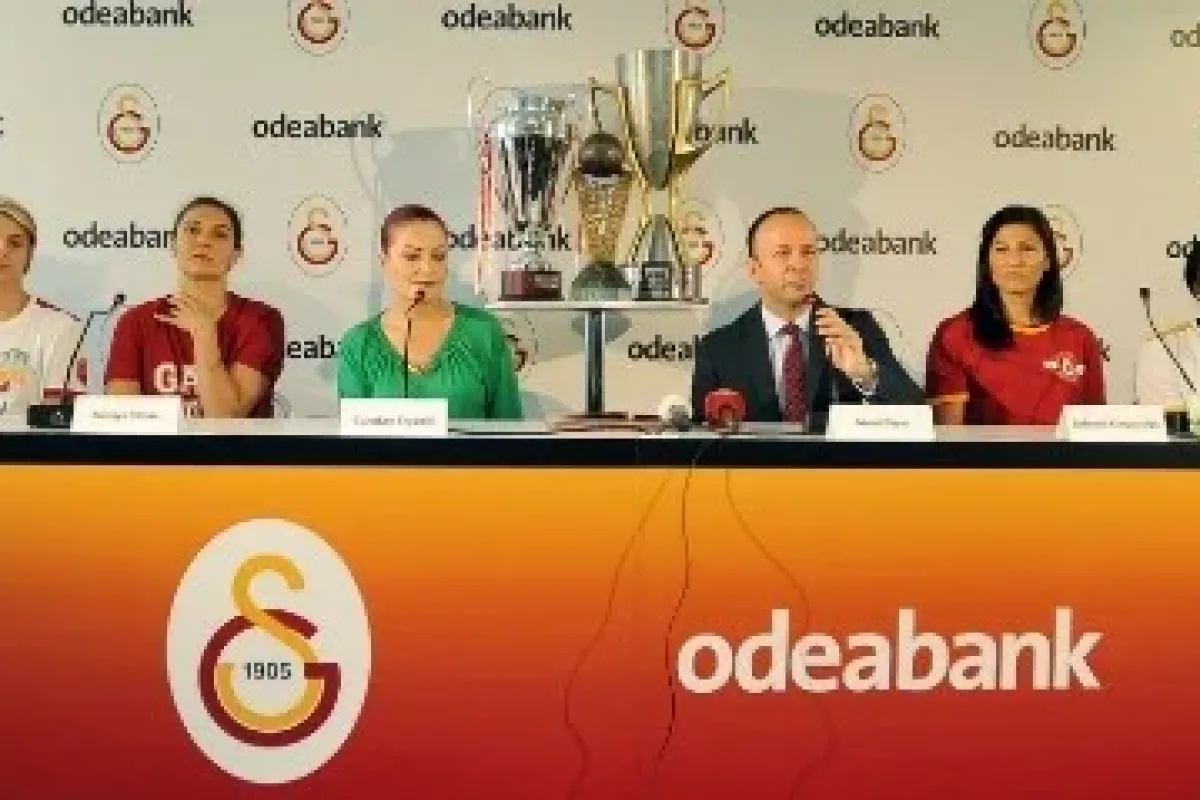 G.saray’da Imzalar Toplu Atıldı