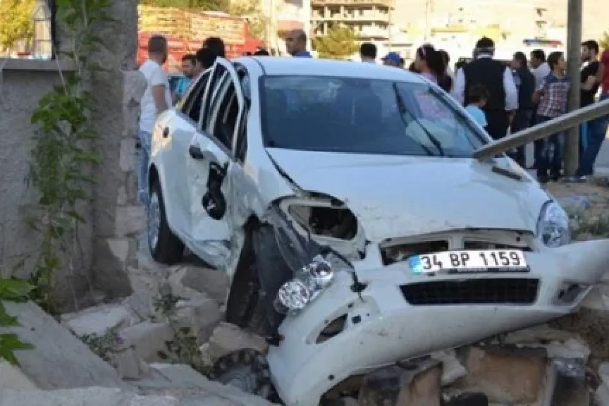 Evin Duvarına çarparak Durabildi: 10 Yaralı