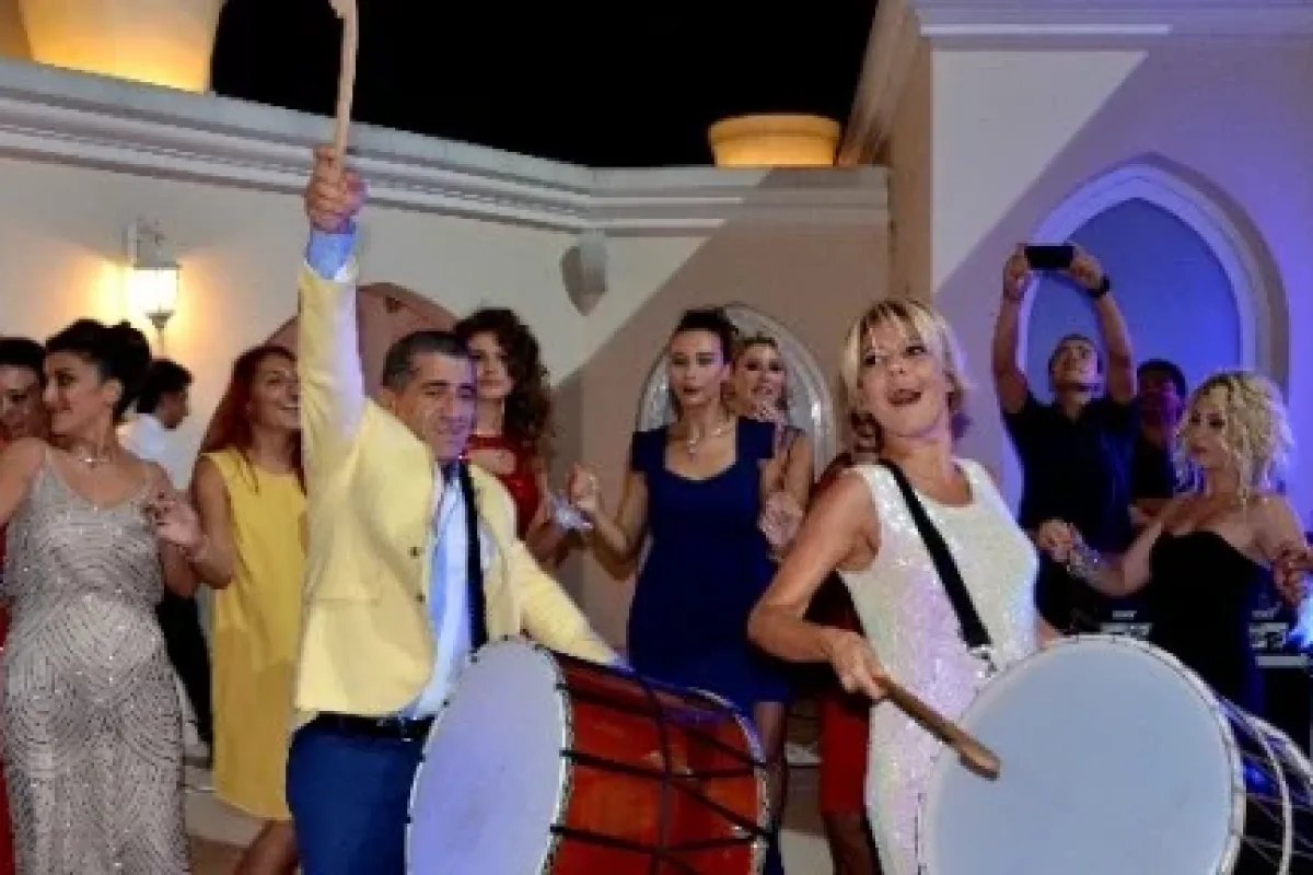 Asistanı Için öyle Bir Düğün Yaptı Ki ...
