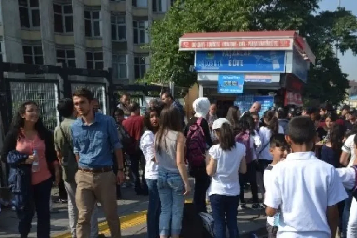 Okulları Kapatıldı Diye Eylem Yaptılar