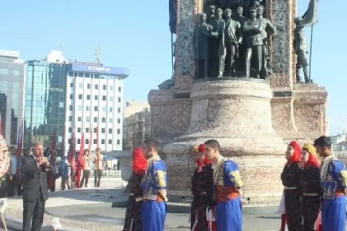 Taksim’de İlköğretim Haftası Töreni