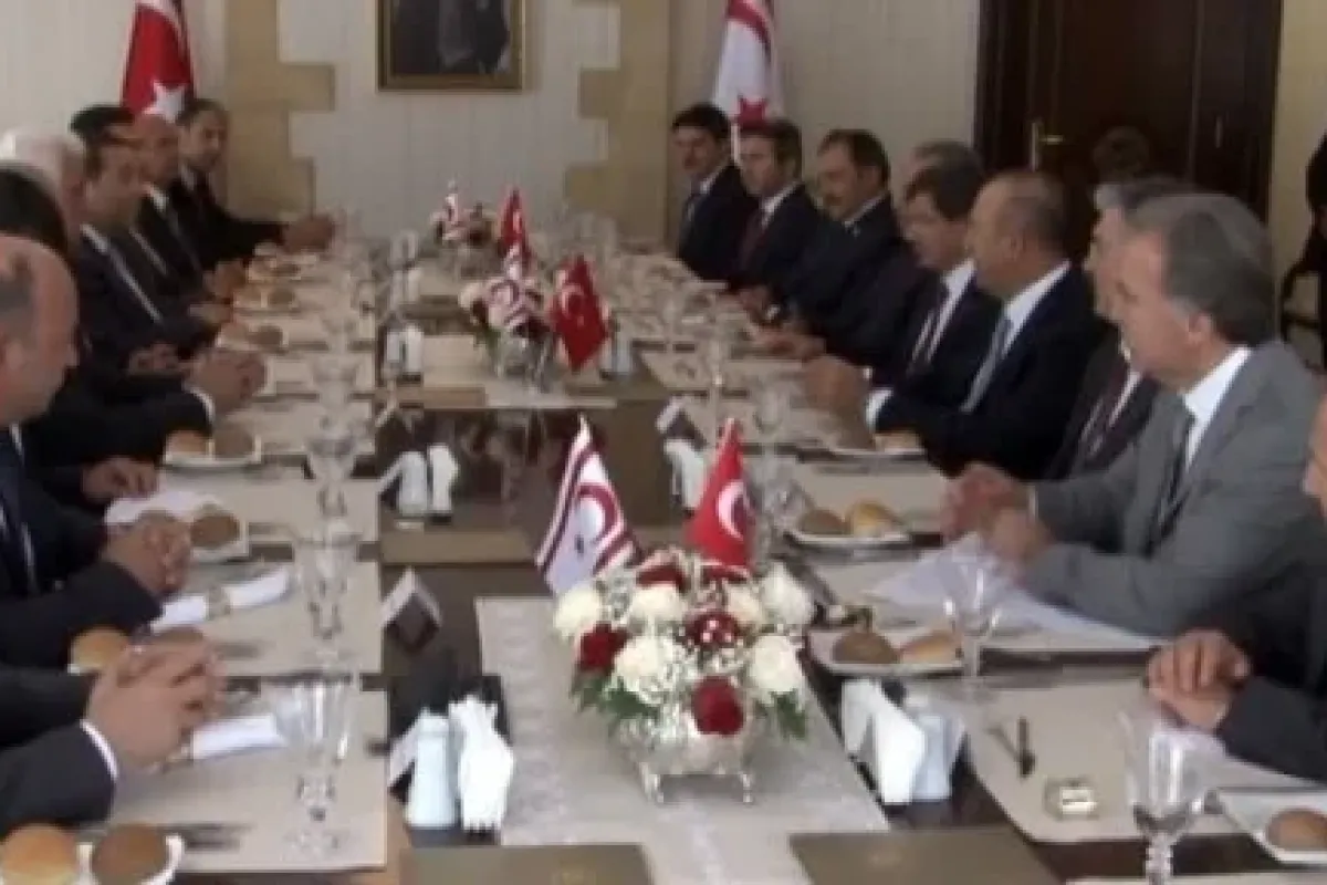 Öğle Yemeğinde Bir Araya Geldiler