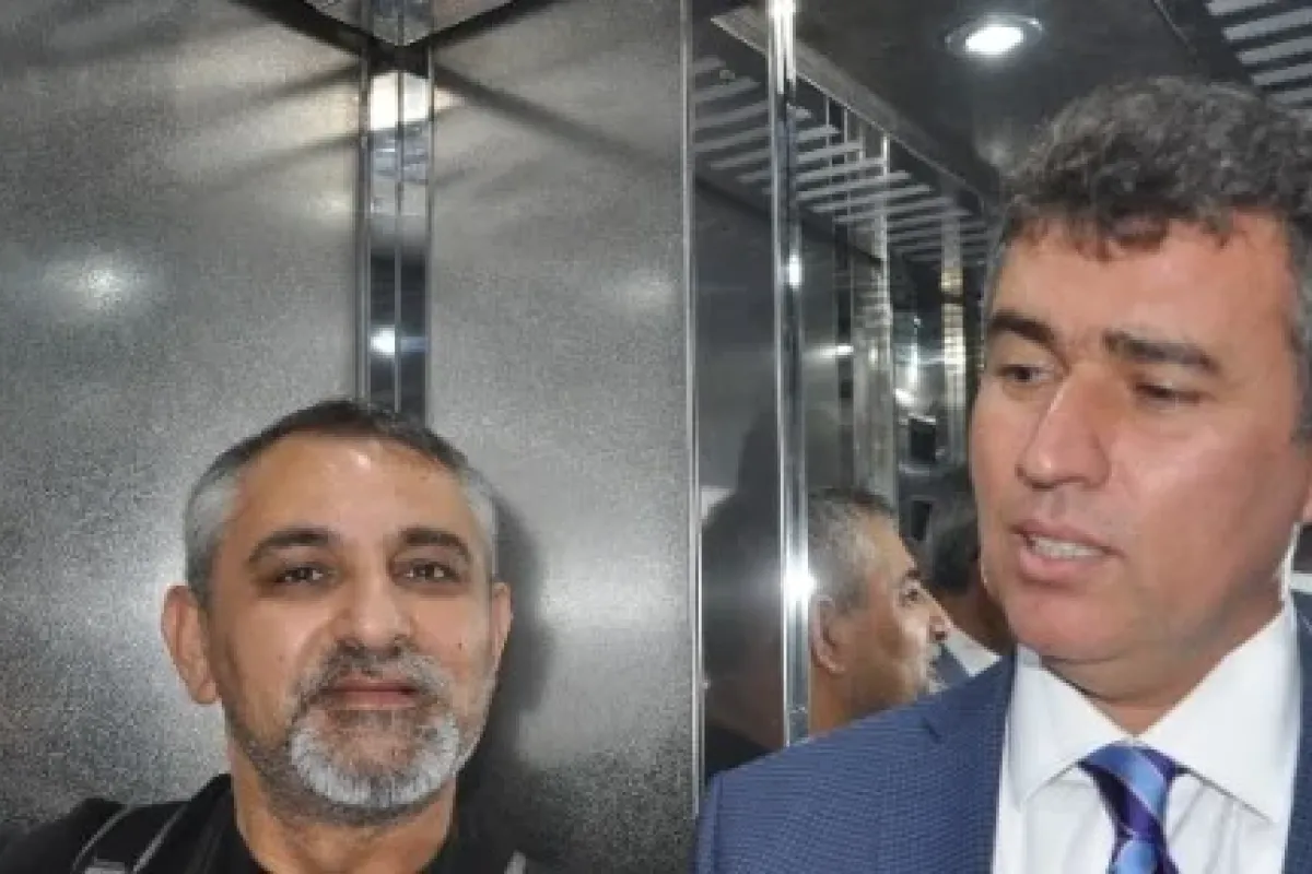 Metin Feyzioğlu Asansörde Mahsur Kalınca