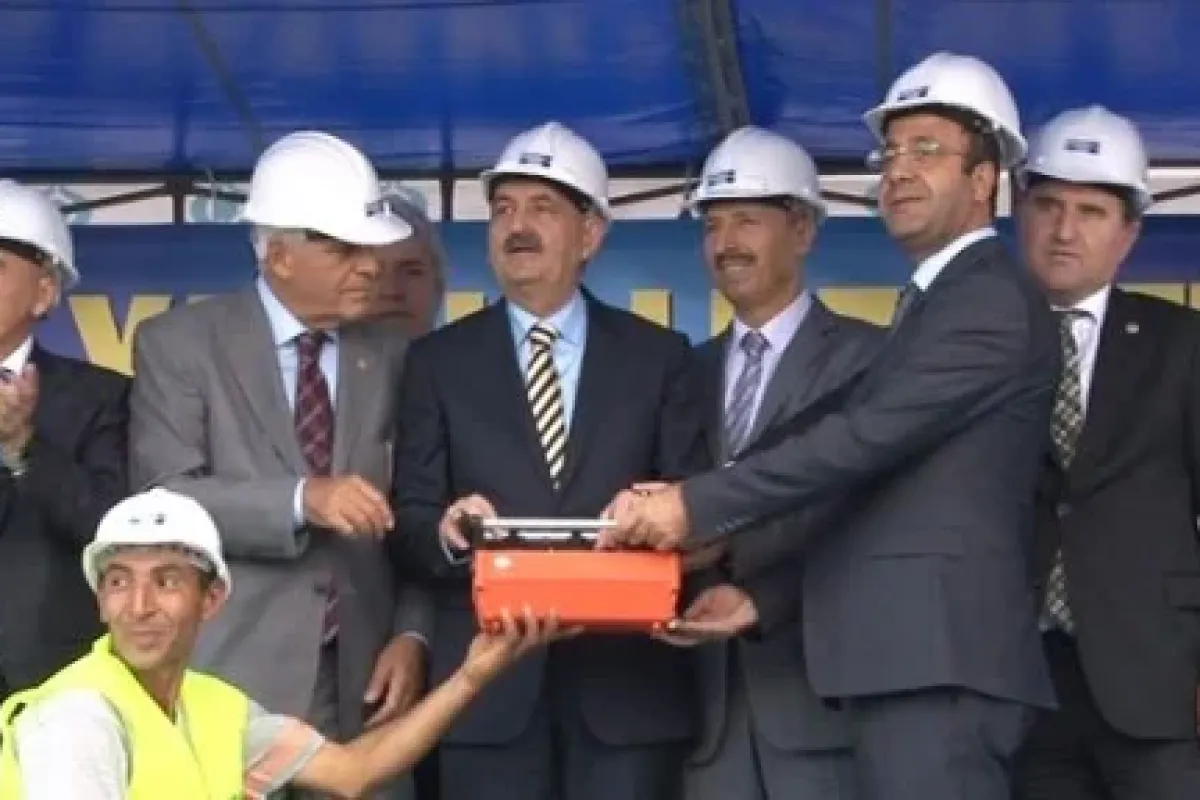 ‘akıllı Hastane’nin Temelini Bakan Attı