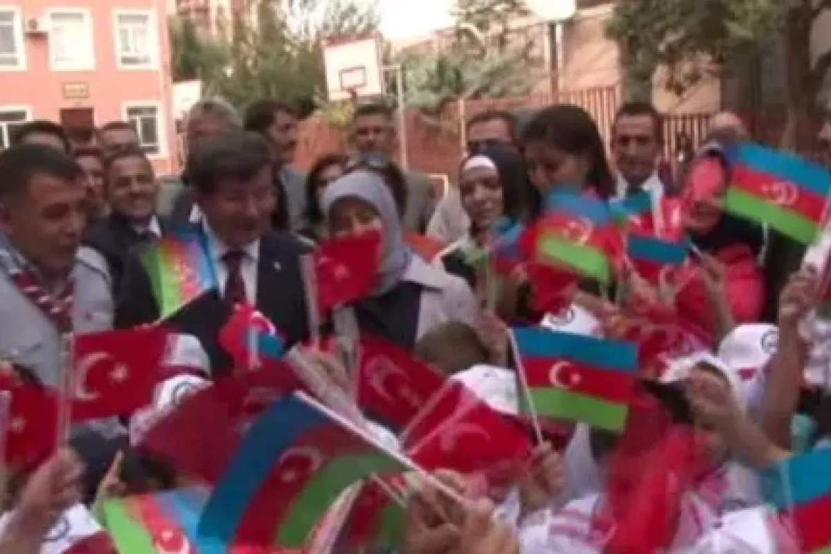 Bakü Türk Anadolu Lisesini Ziyaret Etti