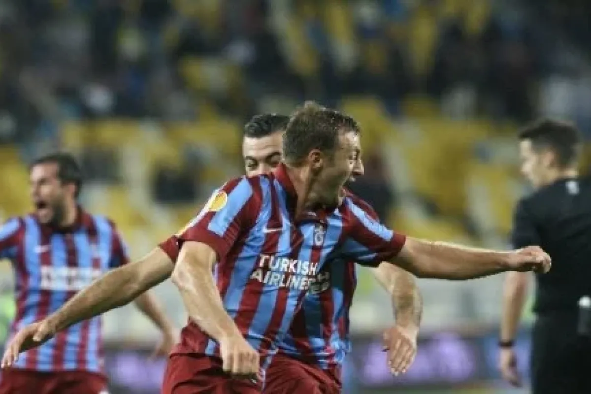 Fırtına Yabancılarıyla Gülüyor