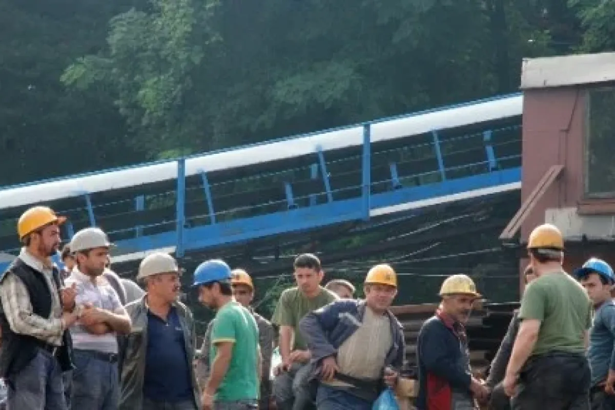 Maden Ocağında Göçük: 15 Işçi Toprak Altında