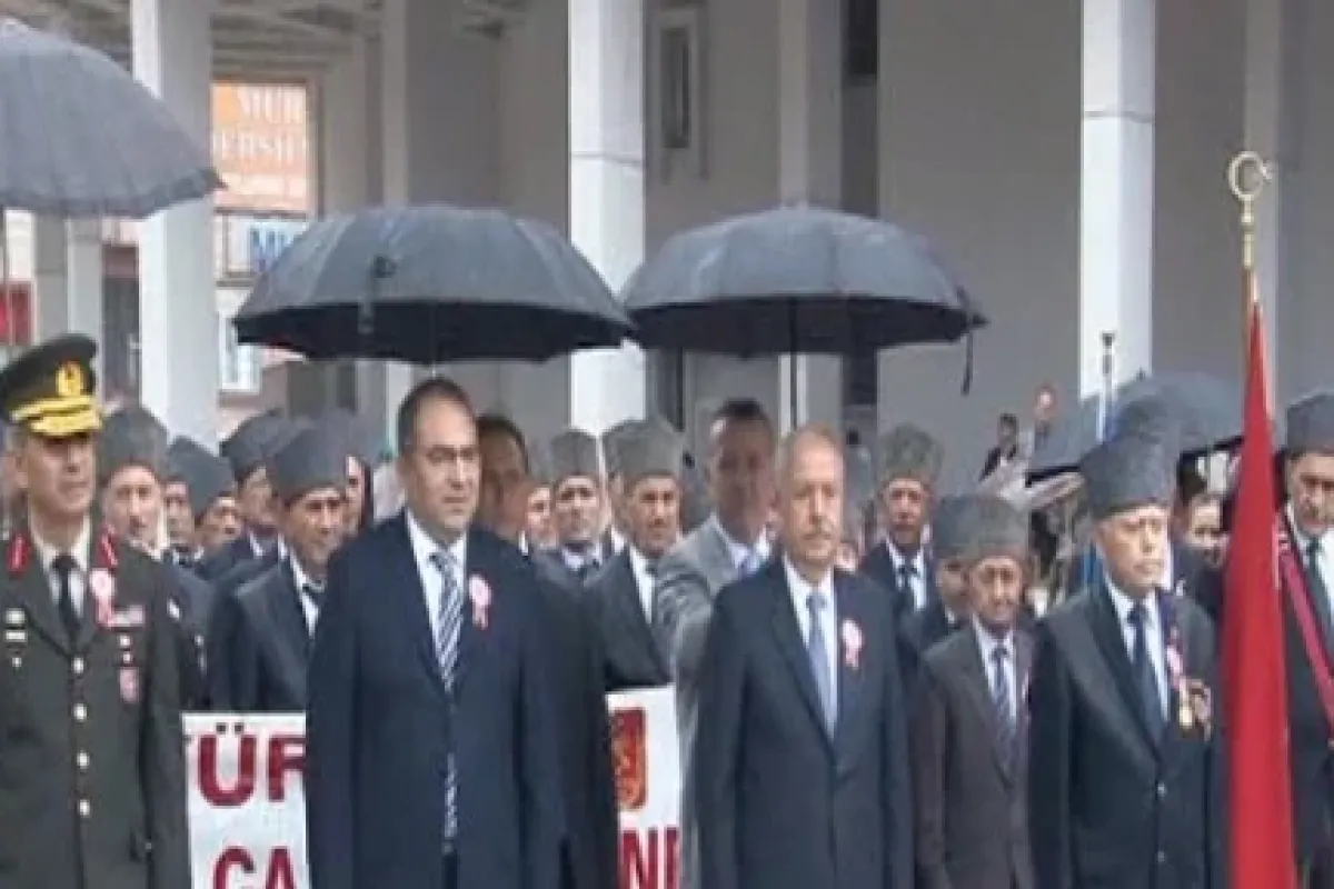 ’’bana şemsiye Tutuldu’’